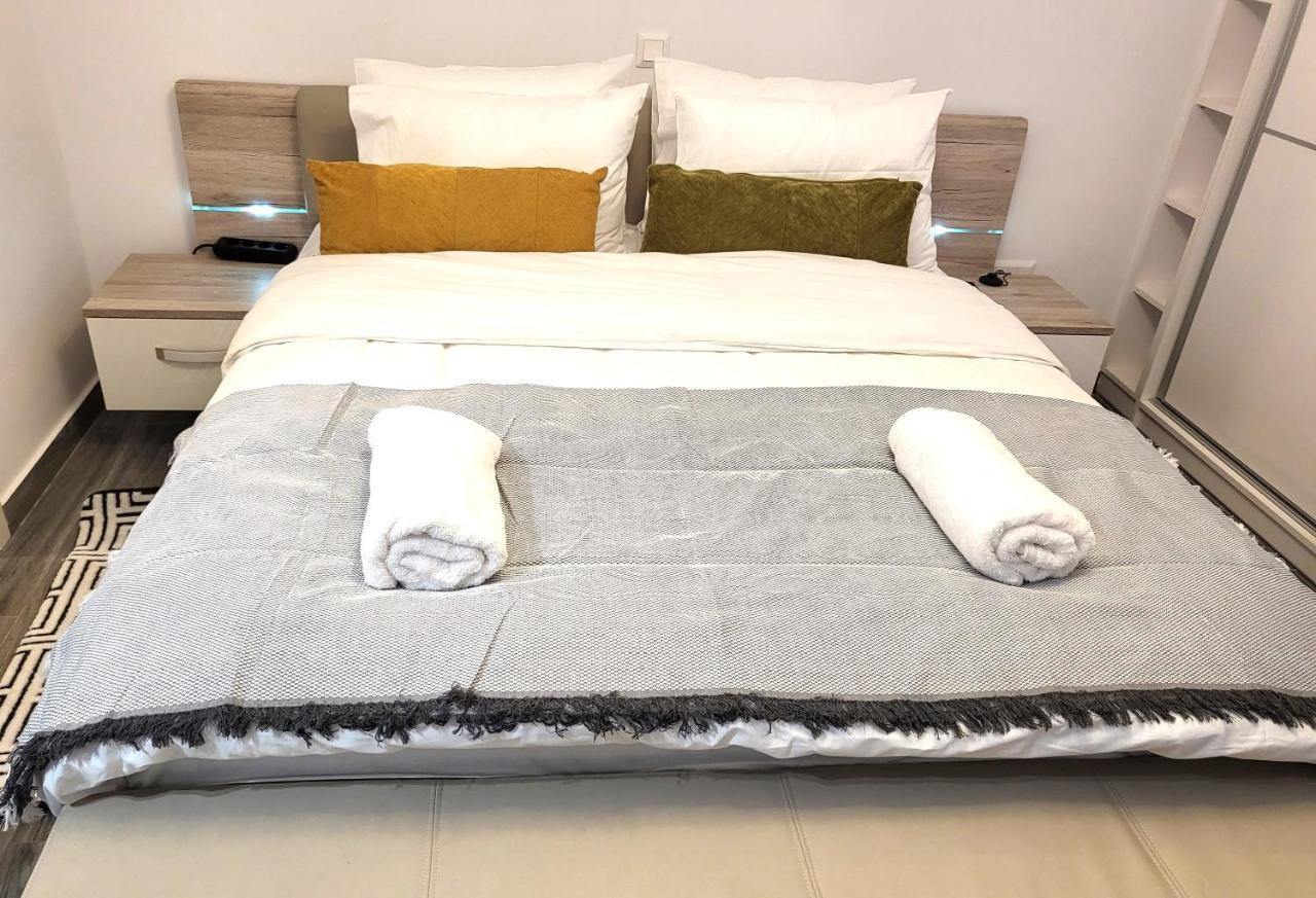 Fabilicious Suites - 2 Apartments- Romantic Jacuzzi & Spacious Family Comfort Athen Eksteriør bilde
