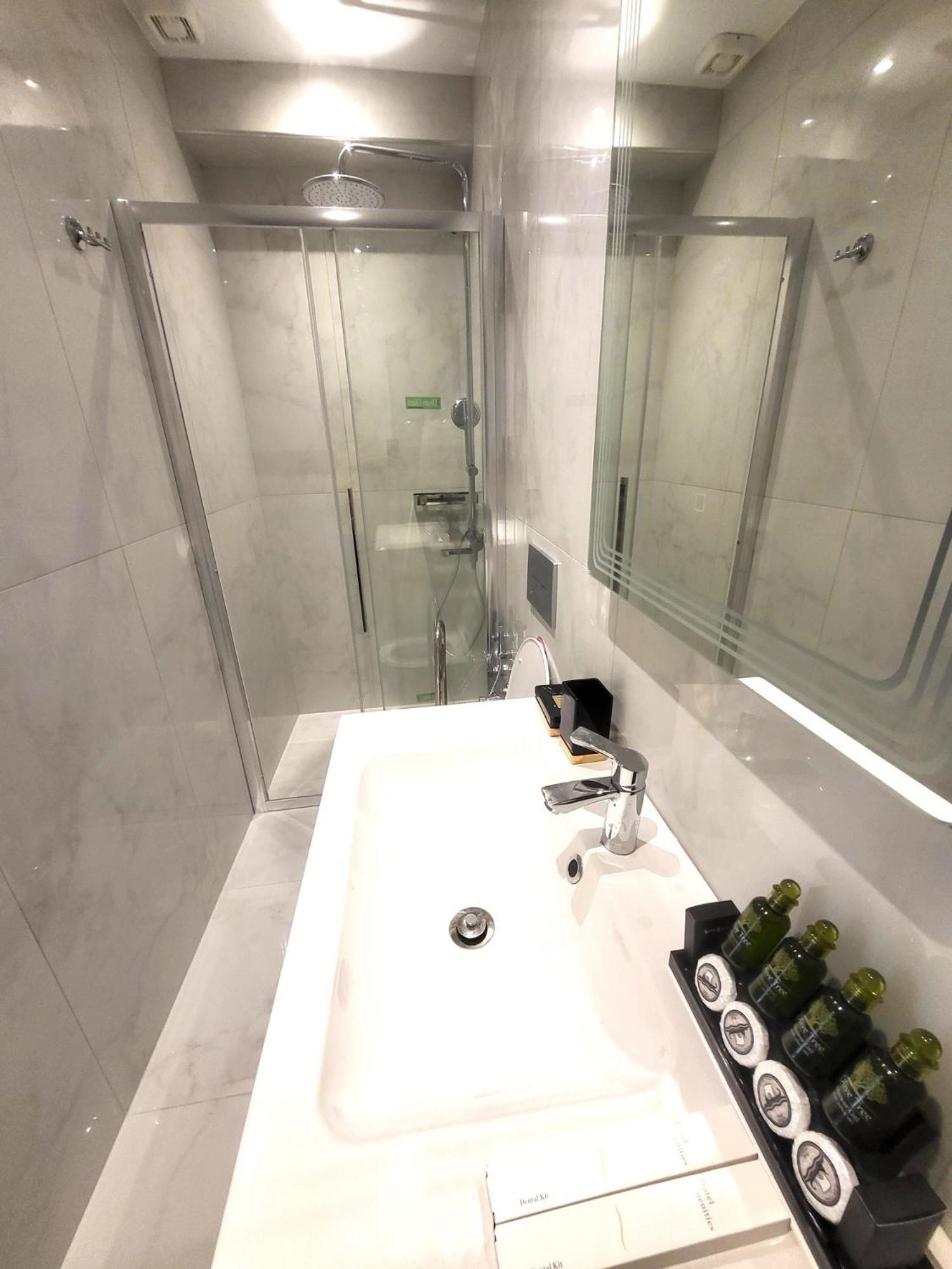 Fabilicious Suites - 2 Apartments- Romantic Jacuzzi & Spacious Family Comfort Athen Eksteriør bilde