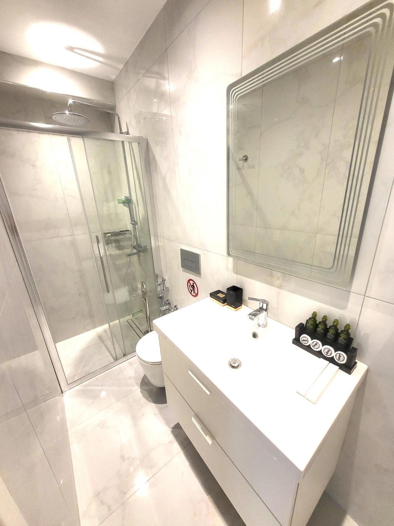 Fabilicious Suites - 2 Apartments- Romantic Jacuzzi & Spacious Family Comfort Athen Eksteriør bilde