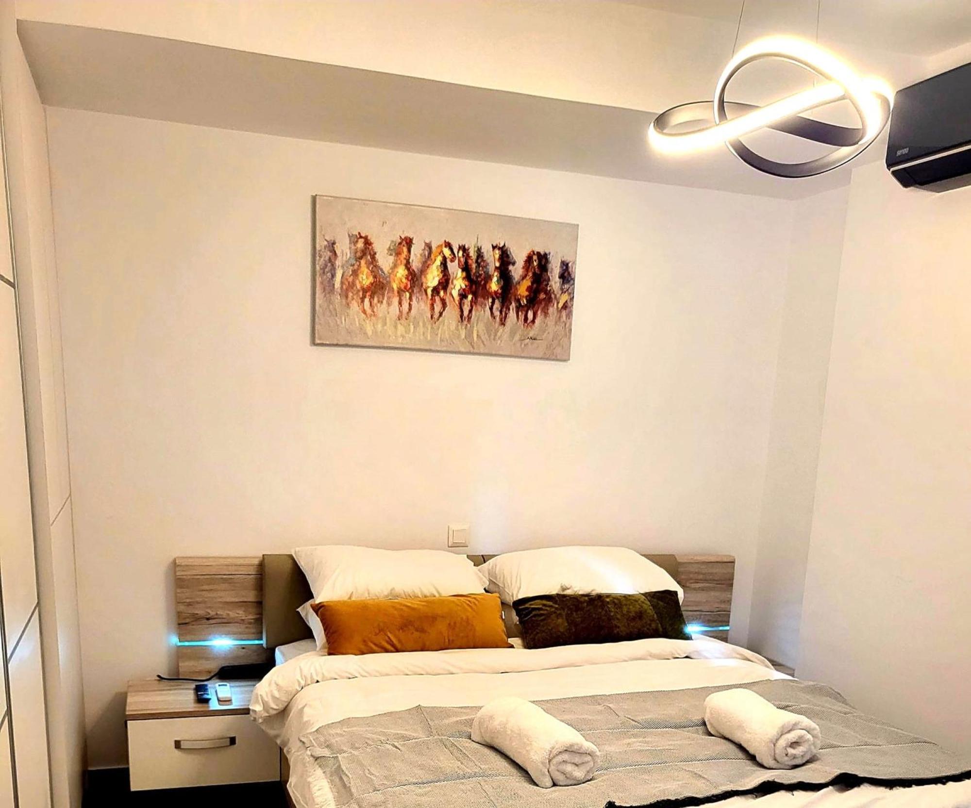 Fabilicious Suites - 2 Apartments- Romantic Jacuzzi & Spacious Family Comfort Athen Eksteriør bilde