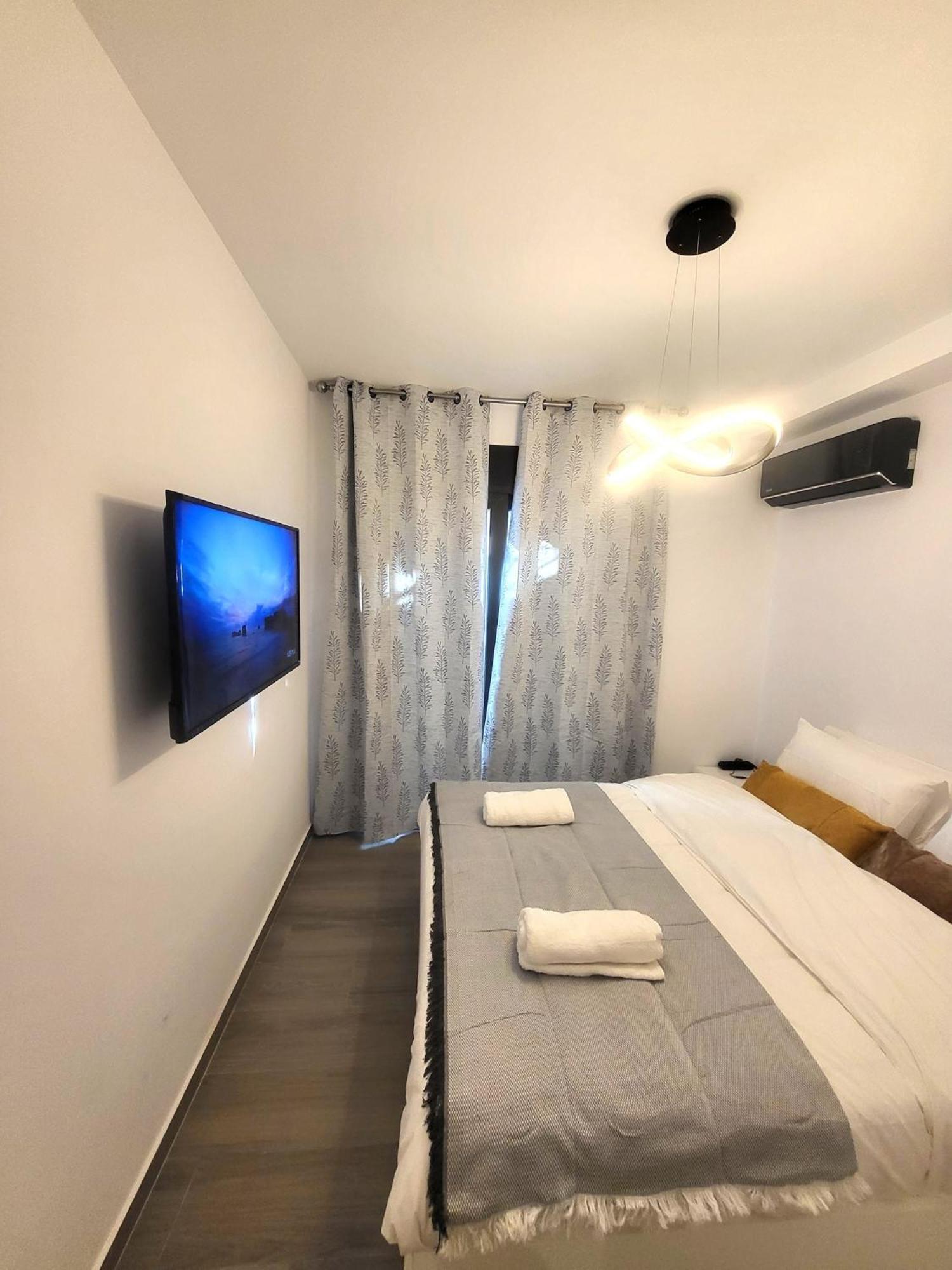 Fabilicious Suites - 2 Apartments- Romantic Jacuzzi & Spacious Family Comfort Athen Eksteriør bilde