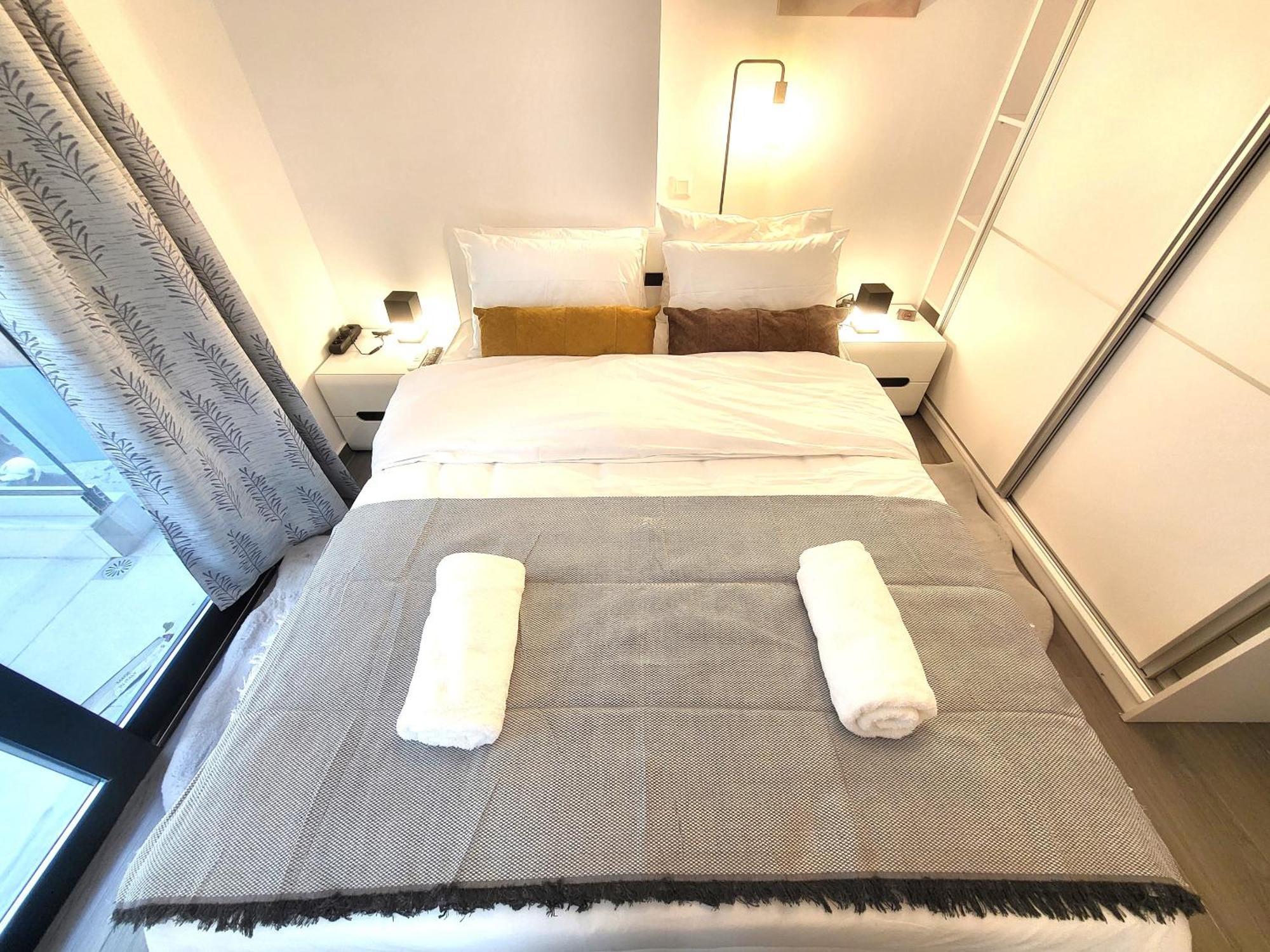 Fabilicious Suites - 2 Apartments- Romantic Jacuzzi & Spacious Family Comfort Athen Eksteriør bilde